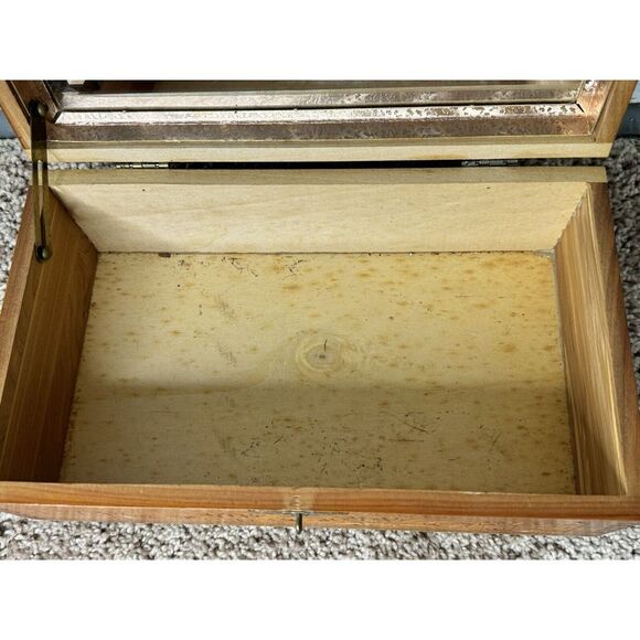 Vintage Cedar Wood Jewelry Box with Scenic Lake Print and Carved Floral Design - Picture 4 of 10